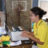 Benedetta durante la registrazione dei dati dei bambini